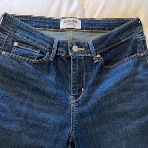 Women’s Denizen Levi’s Mid Rise Slim Jean size 8M 29x30 like new .